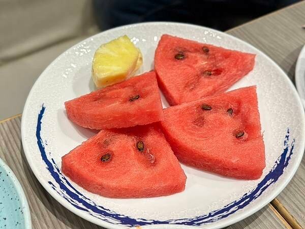 台北吃到飽霸主「漢來海港餐廳」海鮮控的天堂,螃蟹 爐烤牛排CP值爆表。