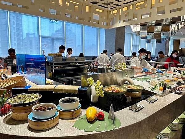 台北吃到飽霸主「漢來海港餐廳」海鮮控的天堂,螃蟹 爐烤牛排CP值爆表。