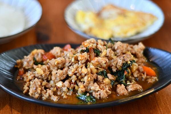 台南泰式料理超值雙人套餐！峇驛泰式餐廳必吃椒麻雞 椰香綠咖哩大滿足。