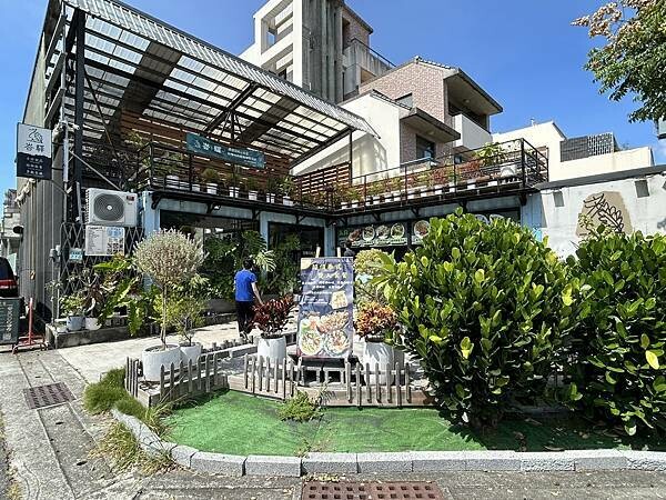 台南泰式料理超值雙人套餐！峇驛泰式餐廳必吃椒麻雞 椰香綠咖哩大滿足。