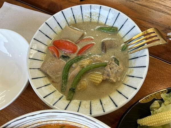 台南泰式料理超值雙人套餐！峇驛泰式餐廳必吃椒麻雞 椰香綠咖哩大滿足。