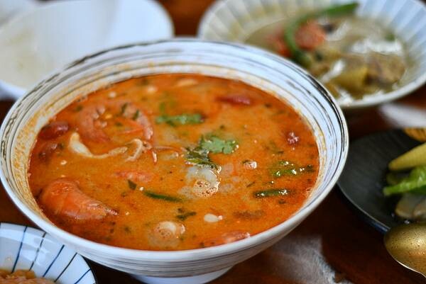 台南泰式料理超值雙人套餐！峇驛泰式餐廳必吃椒麻雞 椰香綠咖哩大滿足。