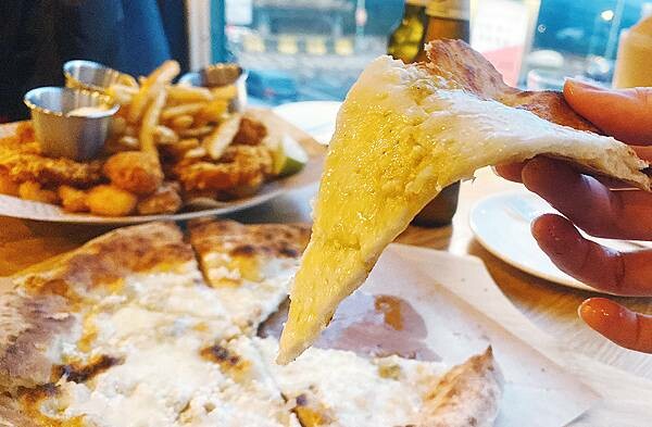 蘆竹景觀餐廳│古福Good Food窯烤披薩,美麗夜景還能看飛機起降,一旁就是大古步道公園│蘆竹登山散心、賞夜景吃美食好地方-42.jpg 蘆竹景觀餐廳│古福Good Food窯烤披薩,美麗夜景還能看飛機起降,一旁就是大古步道公園│蘆竹登山散心、賞夜景吃美食好地方-42.jpg