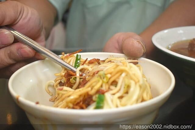 台中大甲美食｜特食豐原排骨酥麵 在地深耕30餘年的好味道 排骨酥肉質軟嫩、湯頭清甜 -  就是這樣。吃喝玩樂。愛漂亮部落格 - FashionGuide 華人時尚專業評鑑
