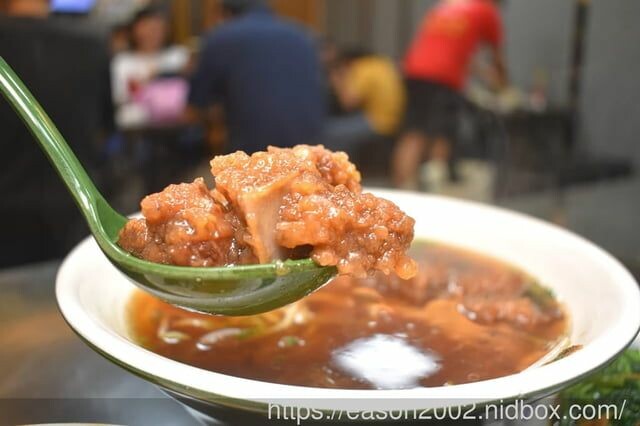 台中大甲美食｜特食豐原排骨酥麵 在地深耕30餘年的好味道 排骨酥肉質軟嫩、湯頭清甜 -  就是這樣。吃喝玩樂。愛漂亮部落格 - FashionGuide 華人時尚專業評鑑