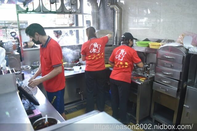 台中大甲美食｜特食豐原排骨酥麵 在地深耕30餘年的好味道 排骨酥肉質軟嫩、湯頭清甜 -  就是這樣。吃喝玩樂。愛漂亮部落格 - FashionGuide 華人時尚專業評鑑