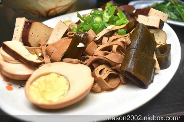 台中大甲美食｜特食豐原排骨酥麵 在地深耕30餘年的好味道 排骨酥肉質軟嫩、湯頭清甜 -  就是這樣。吃喝玩樂。愛漂亮部落格 - FashionGuide 華人時尚專業評鑑