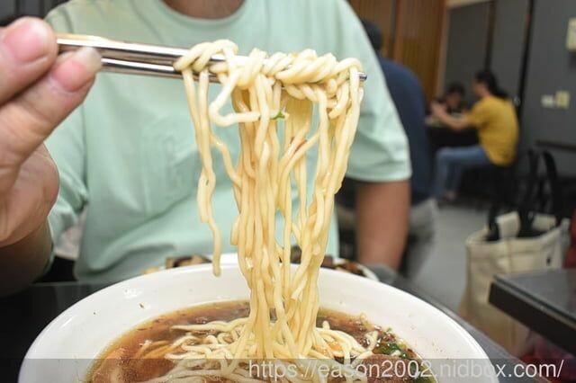 台中大甲美食｜特食豐原排骨酥麵 在地深耕30餘年的好味道 排骨酥肉質軟嫩、湯頭清甜 -  就是這樣。吃喝玩樂。愛漂亮部落格 - FashionGuide 華人時尚專業評鑑