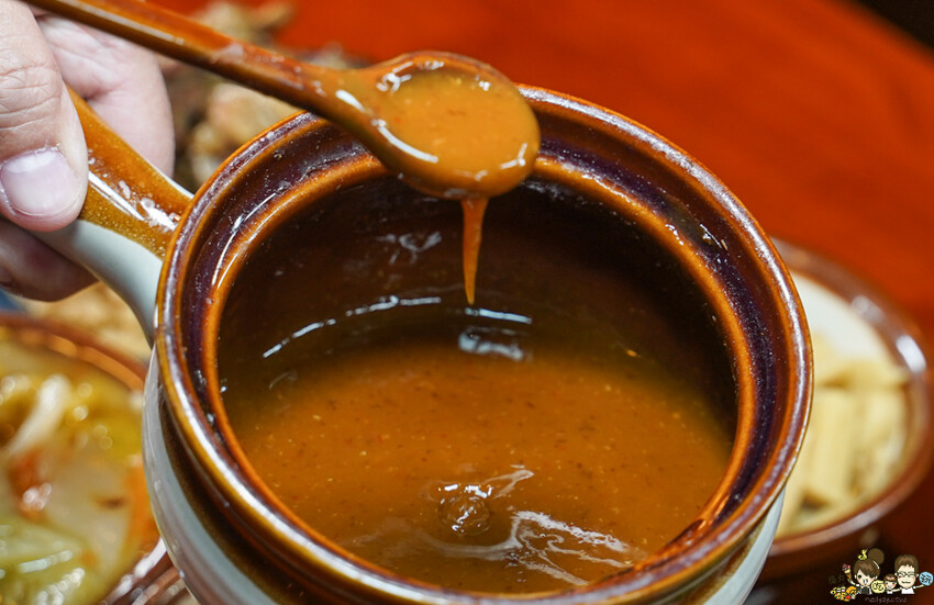 傳承三代辦桌菜 懷舊古早味 春福魚翅羹，鄰近武廟市場油飯、麻油米糕、麻油雞、白菜滷、魚翅羹 - 跟著尼力吃喝玩樂＆親子生活