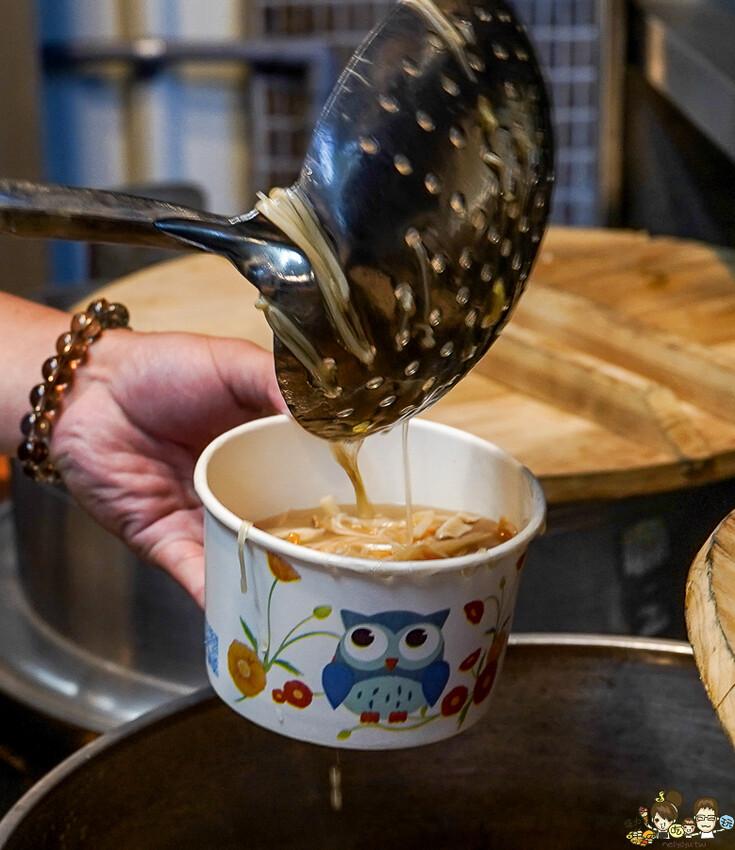 傳承三代辦桌菜 懷舊古早味 春福魚翅羹，鄰近武廟市場油飯、麻油米糕、麻油雞、白菜滷、魚翅羹 - 跟著尼力吃喝玩樂＆親子生活