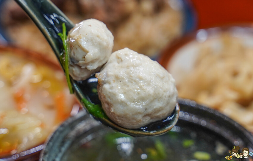 傳承三代辦桌菜 懷舊古早味 春福魚翅羹，鄰近武廟市場油飯、麻油米糕、麻油雞、白菜滷、魚翅羹 - 跟著尼力吃喝玩樂＆親子生活