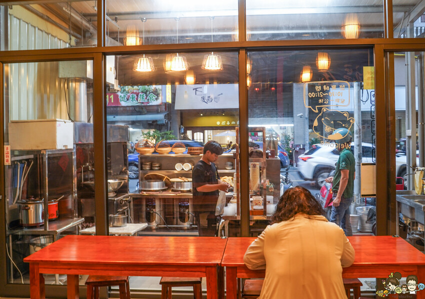 傳承三代辦桌菜 懷舊古早味 春福魚翅羹，鄰近武廟市場油飯、麻油米糕、麻油雞、白菜滷、魚翅羹 - 跟著尼力吃喝玩樂＆親子生活