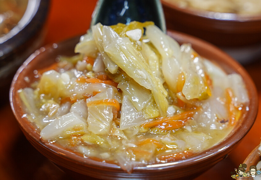 傳承三代辦桌菜 懷舊古早味 春福魚翅羹，鄰近武廟市場油飯、麻油米糕、麻油雞、白菜滷、魚翅羹 - 跟著尼力吃喝玩樂＆親子生活