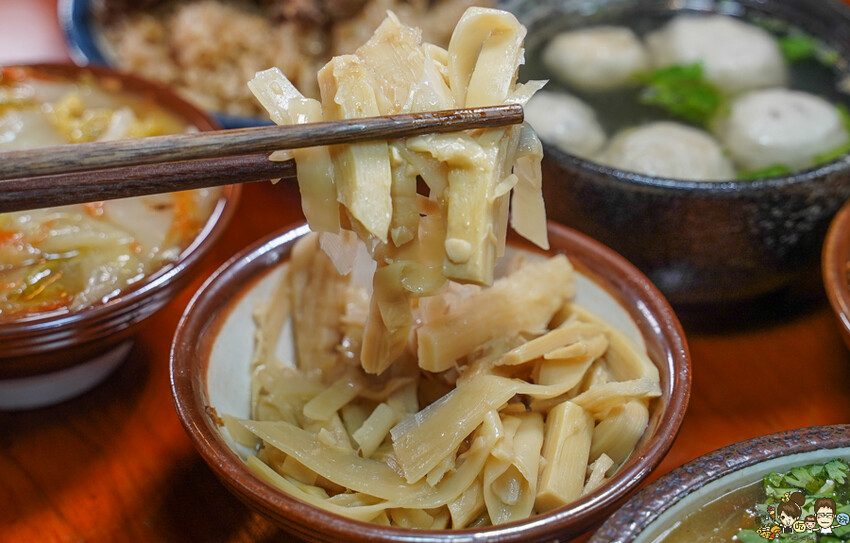 傳承三代辦桌菜 懷舊古早味 春福魚翅羹，鄰近武廟市場油飯、麻油米糕、麻油雞、白菜滷、魚翅羹 - 跟著尼力吃喝玩樂＆親子生活