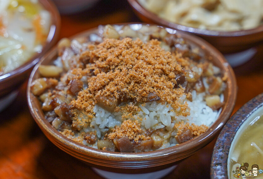 傳承三代辦桌菜 懷舊古早味 春福魚翅羹，鄰近武廟市場油飯、麻油米糕、麻油雞、白菜滷、魚翅羹 - 跟著尼力吃喝玩樂＆親子生活