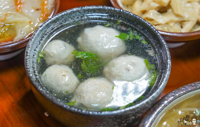 傳承三代辦桌菜 懷舊古早味 春福魚翅羹，鄰近武廟市場油飯、麻油米糕、麻油雞、白菜滷、魚翅羹 - 跟著尼力吃喝玩樂＆親子生活