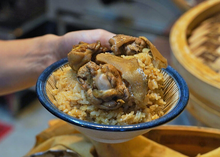 傳承三代辦桌菜 懷舊古早味 春福魚翅羹，鄰近武廟市場油飯、麻油米糕、麻油雞、白菜滷、魚翅羹 - 跟著尼力吃喝玩樂＆親子生活