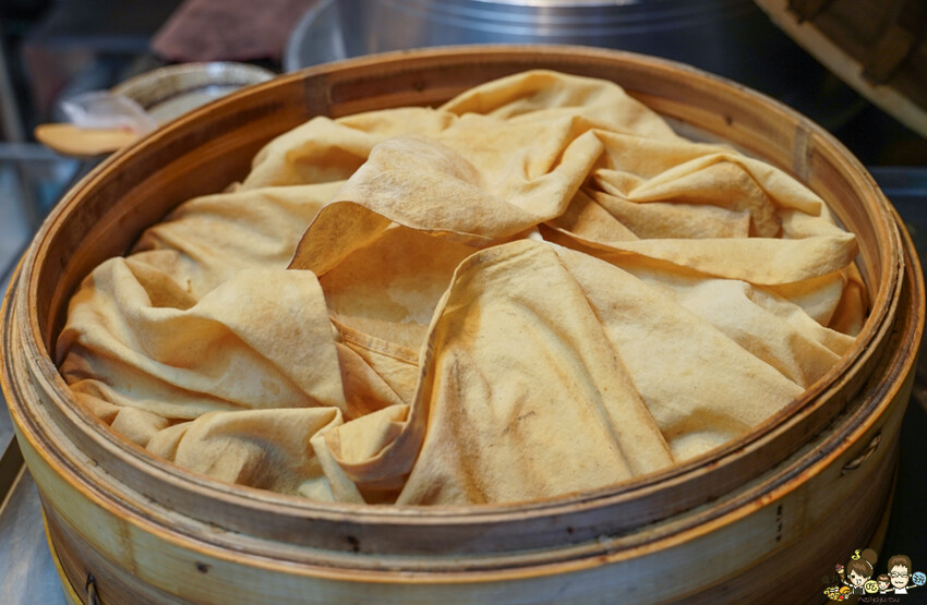 傳承三代辦桌菜 懷舊古早味 春福魚翅羹，鄰近武廟市場油飯、麻油米糕、麻油雞、白菜滷、魚翅羹 - 跟著尼力吃喝玩樂＆親子生活