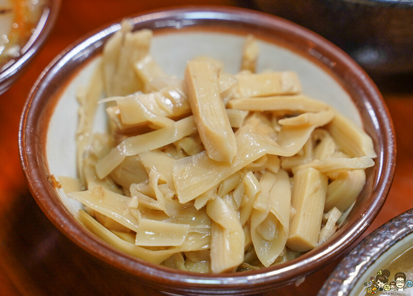 傳承三代辦桌菜 懷舊古早味 春福魚翅羹，鄰近武廟市場油飯、麻油米糕、麻油雞、白菜滷、魚翅羹 - 跟著尼力吃喝玩樂＆親子生活