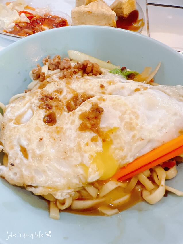 三峽早午餐推薦-富士商號 fuji-近三峽老街、臭豆腐三明治、炒泡麵、復古風早午餐-附菜單 @跟著Julie一起走吧