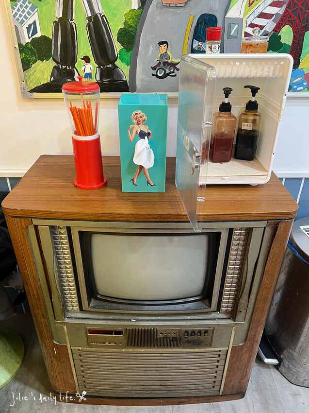 三峽早午餐推薦-富士商號 fuji-近三峽老街、臭豆腐三明治、炒泡麵、復古風早午餐-附菜單 @跟著Julie一起走吧