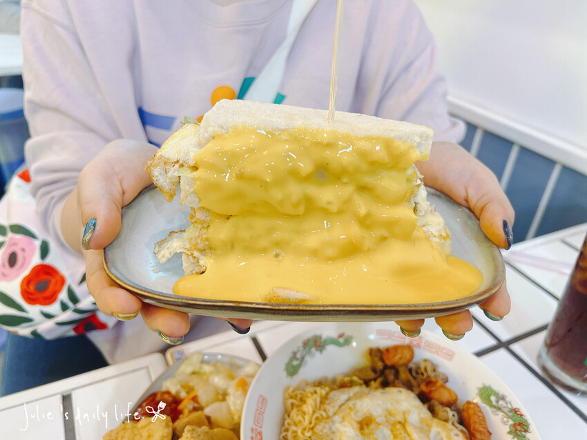 三峽早午餐推薦-富士商號 fuji-近三峽老街、臭豆腐三明治、炒泡麵、復古風早午餐-附菜單 @跟著Julie一起走吧