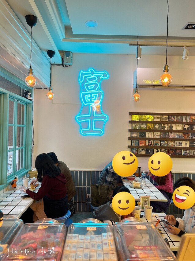 三峽早午餐推薦-富士商號 fuji-近三峽老街、臭豆腐三明治、炒泡麵、復古風早午餐-附菜單 @跟著Julie一起走吧