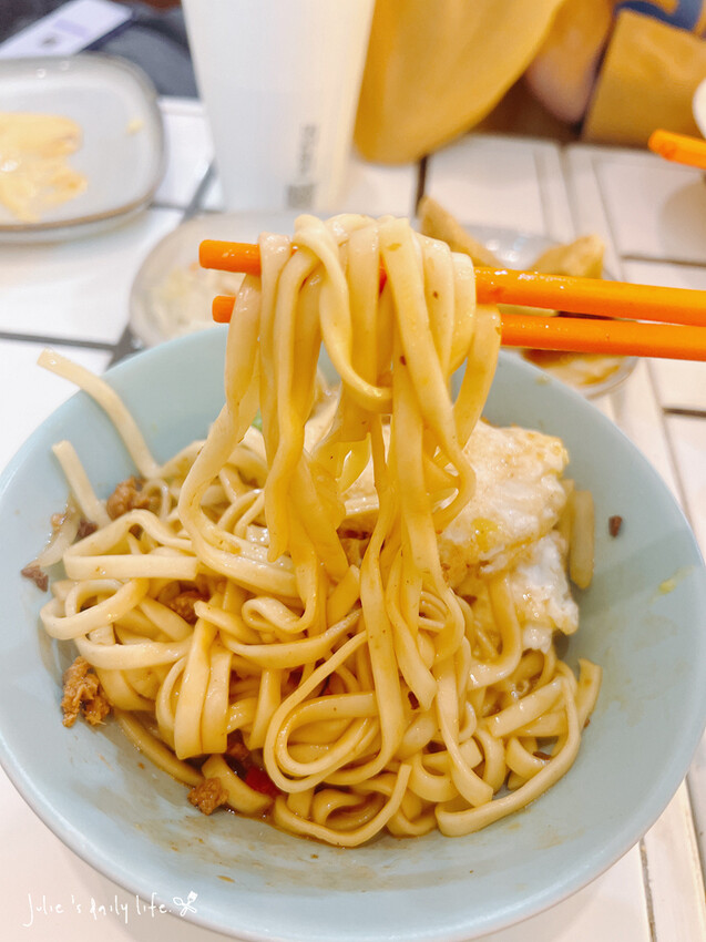 三峽早午餐推薦-富士商號 fuji-近三峽老街、臭豆腐三明治、炒泡麵、復古風早午餐-附菜單 @跟著Julie一起走吧