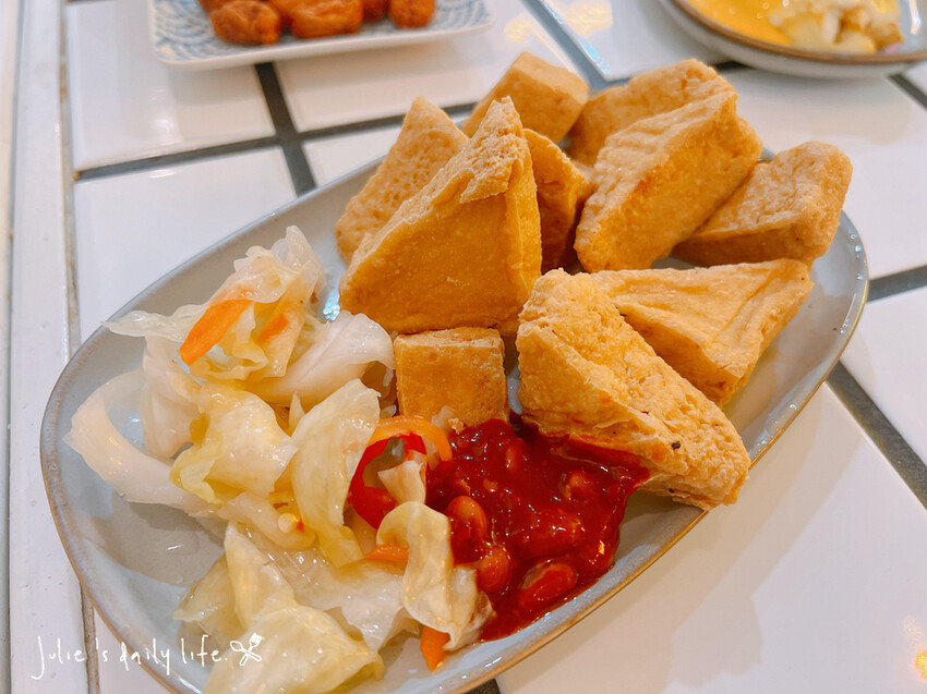 三峽早午餐推薦-富士商號 fuji-近三峽老街、臭豆腐三明治、炒泡麵、復古風早午餐-附菜單 @跟著Julie一起走吧