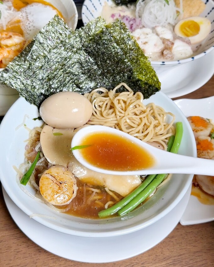 【麵屋有漁-頭份店】全台最強魚介系日式拉麵店插旗苗栗啦！首推原味石斑魚白湯拉麵，濃濃魚鮮味並帶有厚厚膠質感～超濃郁卡布奇諾蝦湯拉麵，蝦控絕對不要錯過！ - 阿華田的美食日記