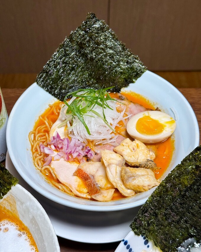 【麵屋有漁-頭份店】全台最強魚介系日式拉麵店插旗苗栗啦！首推原味石斑魚白湯拉麵，濃濃魚鮮味並帶有厚厚膠質感～超濃郁卡布奇諾蝦湯拉麵，蝦控絕對不要錯過！ - 阿華田的美食日記