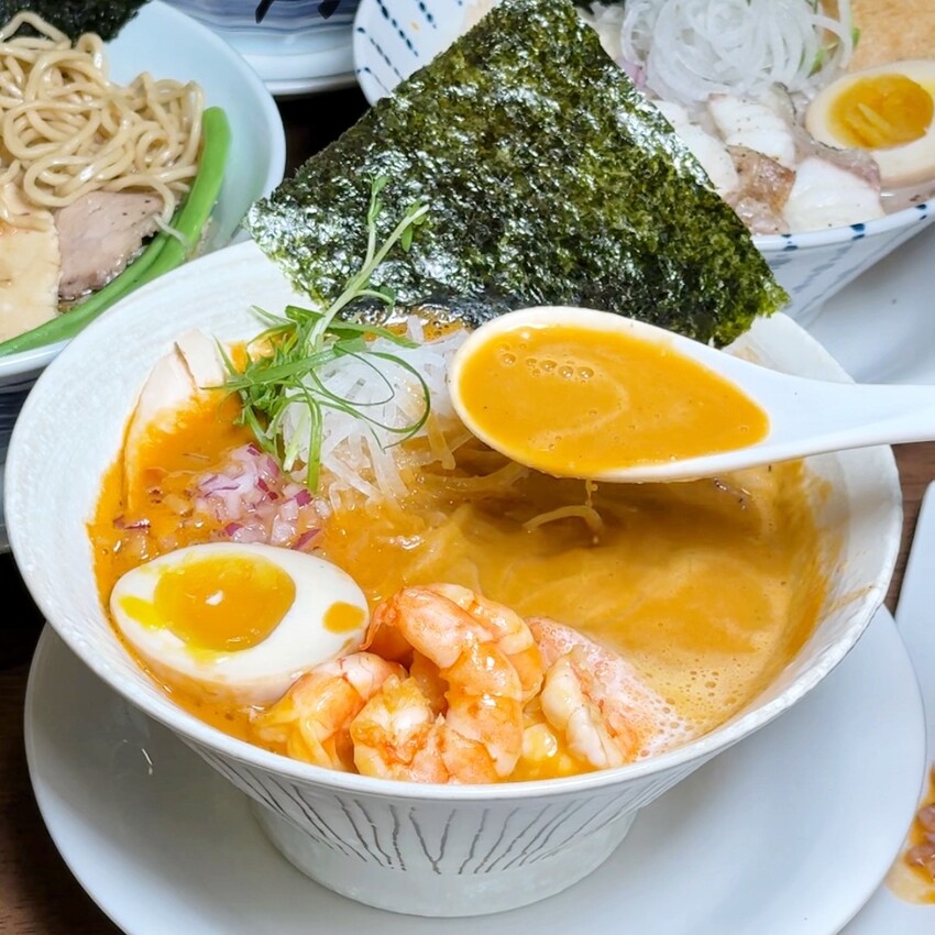 【麵屋有漁-頭份店】全台最強魚介系日式拉麵店插旗苗栗啦！首推原味石斑魚白湯拉麵，濃濃魚鮮味並帶有厚厚膠質感～超濃郁卡布奇諾蝦湯拉麵，蝦控絕對不要錯過！ - 阿華田的美食日記