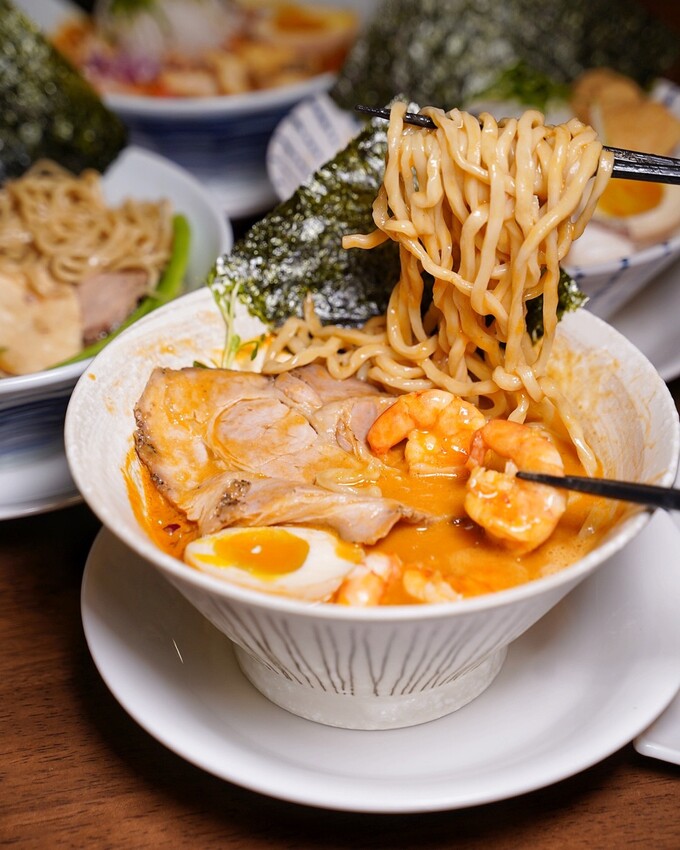 【麵屋有漁-頭份店】全台最強魚介系日式拉麵店插旗苗栗啦！首推原味石斑魚白湯拉麵，濃濃魚鮮味並帶有厚厚膠質感～超濃郁卡布奇諾蝦湯拉麵，蝦控絕對不要錯過！ - 阿華田的美食日記