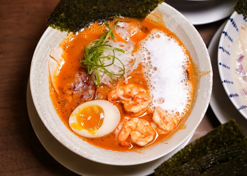 【麵屋有漁-頭份店】全台最強魚介系日式拉麵店插旗苗栗啦！首推原味石斑魚白湯拉麵，濃濃魚鮮味並帶有厚厚膠質感～超濃郁卡布奇諾蝦湯拉麵，蝦控絕對不要錯過！ - 阿華田的美食日記