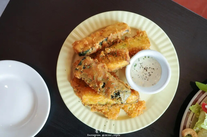 台中聚餐推薦看這！嶼里 With you暖木異國風，超推塞納河海鮮燉飯。