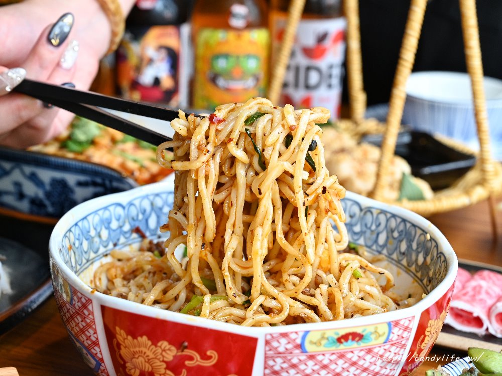 ABV串串啤酒館|台北西門宵夜場推薦!麻辣串串結合重慶江湖菜,營業至凌晨三點! - 糖糖's 享食生活