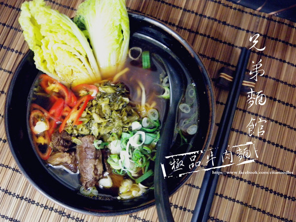 兄弟麵館（網路門市）：[宅配‧方便料理] 兄弟麵館 份量超大 極品牛肉麵 雞蓉蛋醬麵 魚卵乾麵 中晚餐大大滿足!