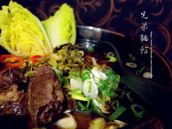 兄弟麵館（網路門市）：[宅配‧方便料理] 兄弟麵館 份量超大 極品牛肉麵 雞蓉蛋醬麵 魚卵乾麵 中晚餐大大滿足!