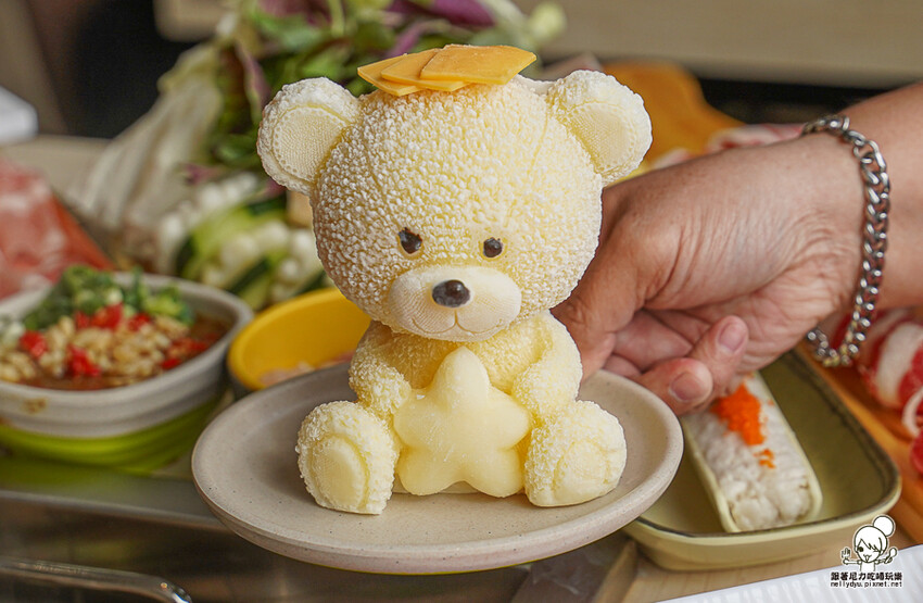 最狂肉肉無限放題、超萌星野牛奶熊泡湯、50種食材自助吧、熟食冰淇淋飲品都不能少 X 星野肉肉鍋 高雄五甲公園店 - 跟著尼力吃喝玩樂＆親子生活