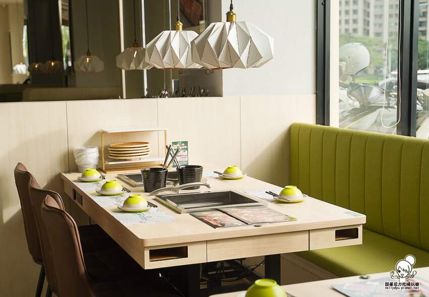 最狂肉肉無限放題、超萌星野牛奶熊泡湯、50種食材自助吧、熟食冰淇淋飲品都不能少 X 星野肉肉鍋 高雄五甲公園店 - 跟著尼力吃喝玩樂＆親子生活