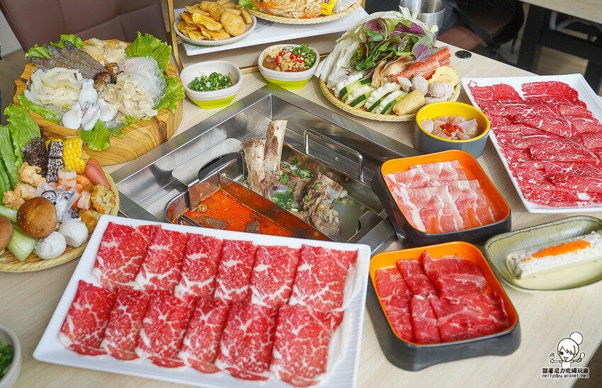 最狂肉肉無限放題、超萌星野牛奶熊泡湯、50種食材自助吧、熟食冰淇淋飲品都不能少 X 星野肉肉鍋 高雄五甲公園店 - 跟著尼力吃喝玩樂＆親子生活