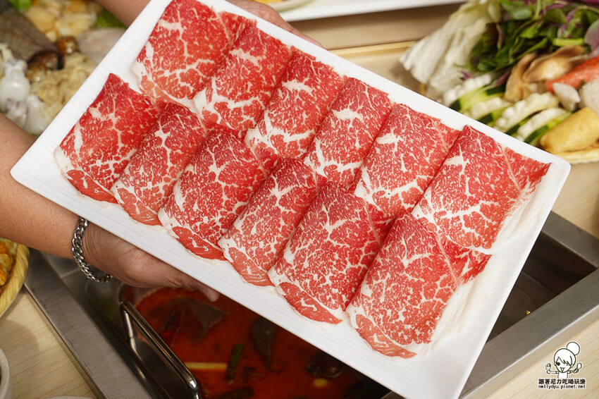 最狂肉肉無限放題、超萌星野牛奶熊泡湯、50種食材自助吧、熟食冰淇淋飲品都不能少 X 星野肉肉鍋 高雄五甲公園店 - 跟著尼力吃喝玩樂＆親子生活