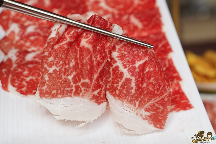 最狂肉肉無限放題、超萌星野牛奶熊泡湯、50種食材自助吧、熟食冰淇淋飲品都不能少 X 星野肉肉鍋 高雄五甲公園店 - 跟著尼力吃喝玩樂＆親子生活