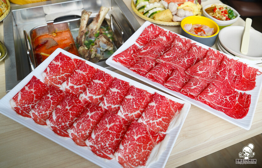 最狂肉肉無限放題、超萌星野牛奶熊泡湯、50種食材自助吧、熟食冰淇淋飲品都不能少 X 星野肉肉鍋 高雄五甲公園店 - 跟著尼力吃喝玩樂＆親子生活