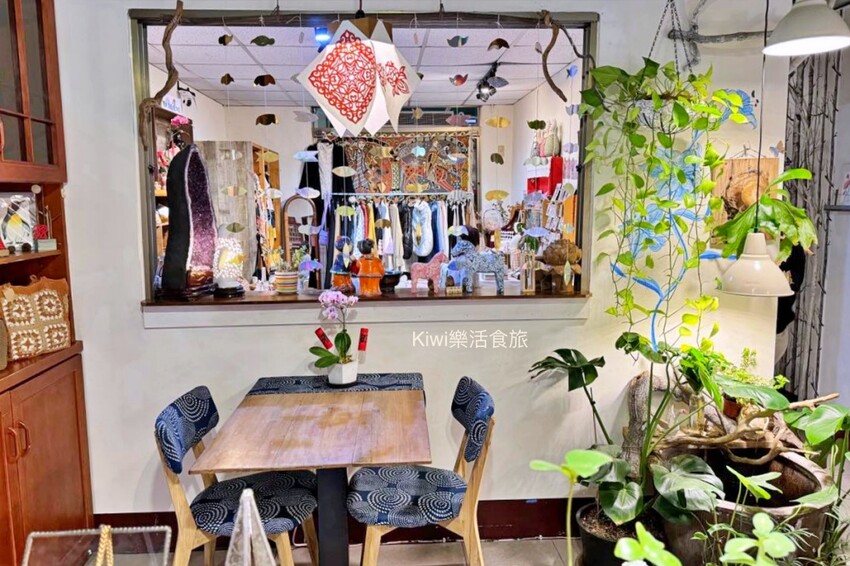 老屋改建咖啡廳爆紅！彰化暗街仔巷結合文創手作餅乾，三層靜謐空間超迷人。