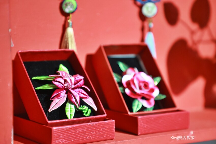 老屋改建咖啡廳爆紅！彰化暗街仔巷結合文創手作餅乾，三層靜謐空間超迷人。