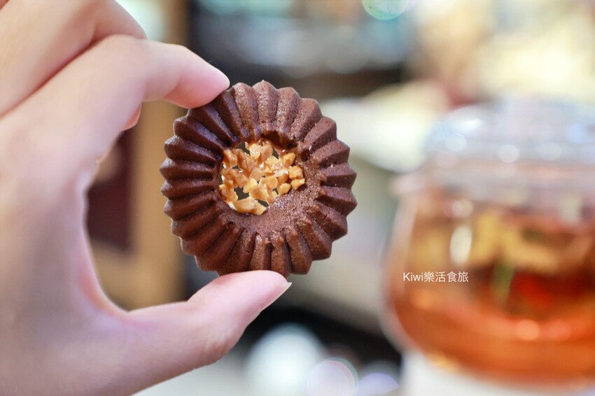 老屋改建咖啡廳爆紅！彰化暗街仔巷結合文創手作餅乾，三層靜謐空間超迷人。