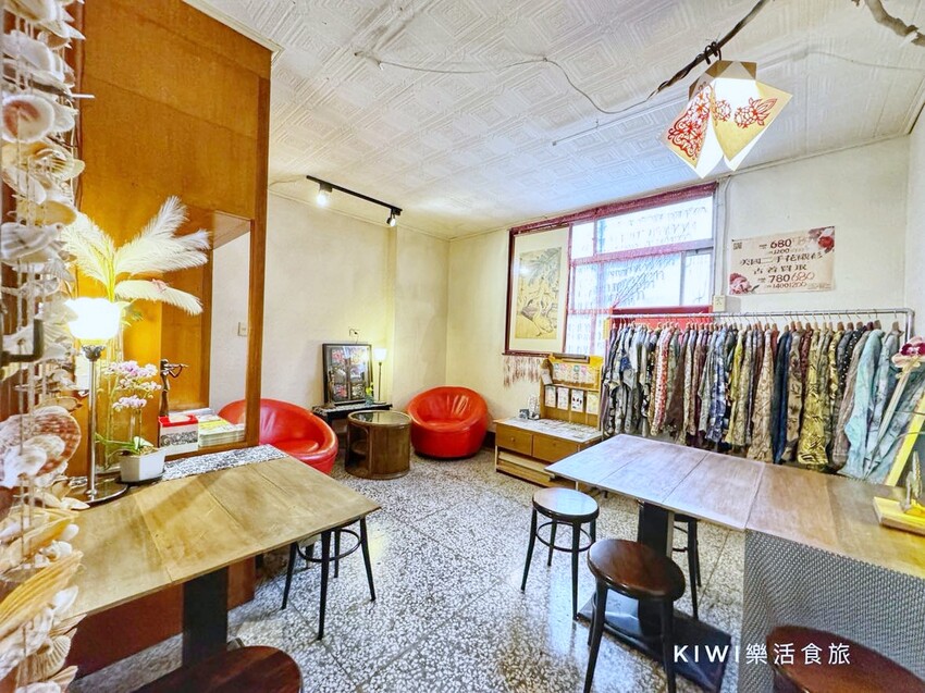 老屋改建咖啡廳爆紅！彰化暗街仔巷結合文創手作餅乾，三層靜謐空間超迷人。