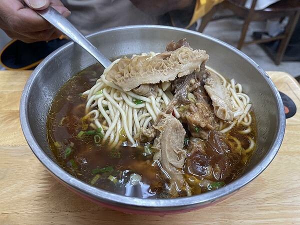 台北市萬華區食記『實際』分享｜萬年大樓｜必比登推薦｜老山東家常牛肉麵😘😘😘😘