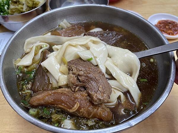 台北市萬華區食記『實際』分享｜萬年大樓｜必比登推薦｜老山東家常牛肉麵😘😘😘😘